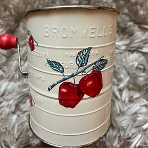 Vintage Bromwell’s 3-cup Sifter